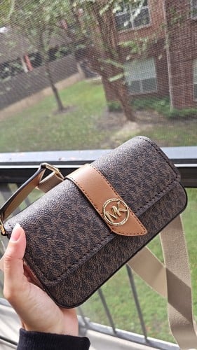 شنطة ماركة مايكل كورس