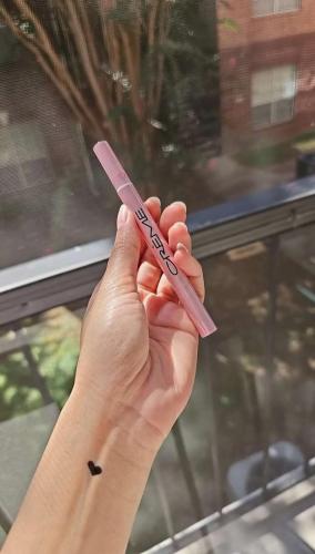 آيلاينر جهتين ( جهة قلم رفيع وجهة تاتو شكل قلب (