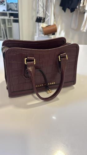 شنطة ماركة مارك جيكوبس