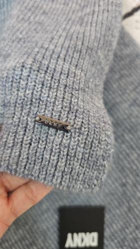 سكارف رجالي ماركة DKNY