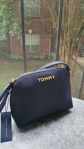 شنطة ماركة تومي هيلفيقر