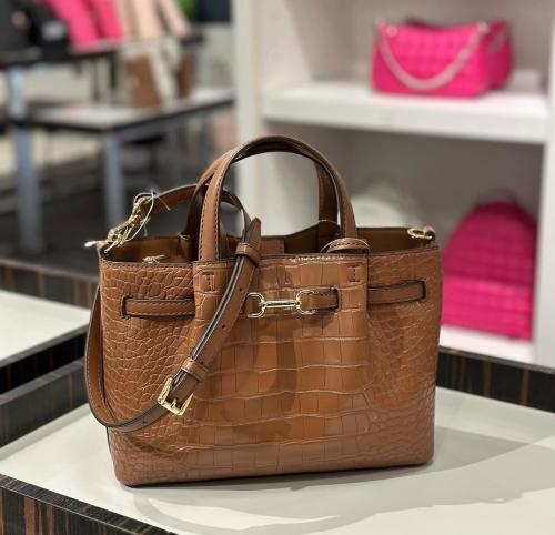 شنطة ماركة مايكل كورس