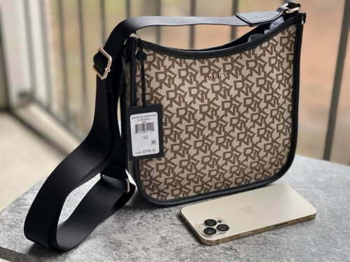 شنطة ماركة DKNY