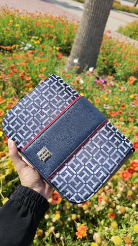 شنطة ماركة تومي هيلفيقر