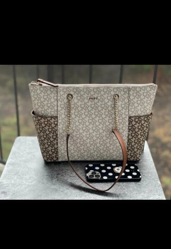 شنطة ماركة DKNY