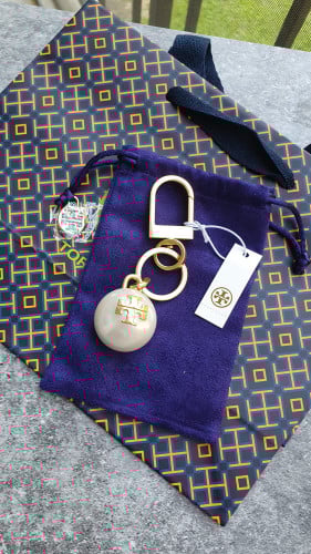 ميدالية ماركة توري بورتش