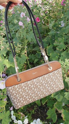 شنطة كتف ماركة DKNY