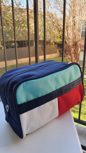 تومي شنطة يد رجالية