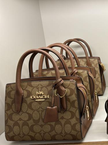 شنطة ماركة كوتش