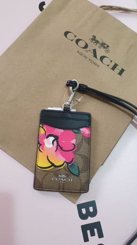 حامل هوية ماركة كوتش