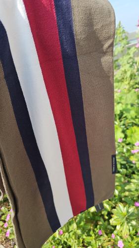 شال رجالي ماركة تومي هيلفيقر