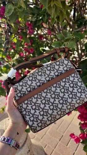 شنطة ماركة DKNY