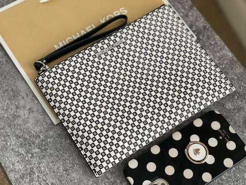 باوتش ماركة مايكل كورس