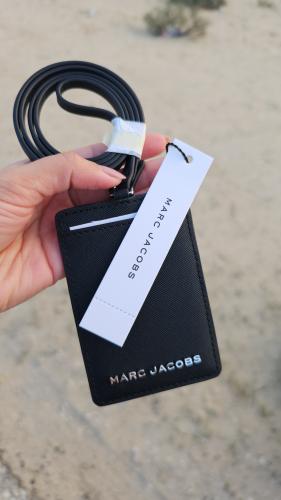 حامل هوية ماركة مارك جيكوبس