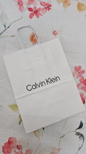 كيس صغير ماركة كالفن كلاين