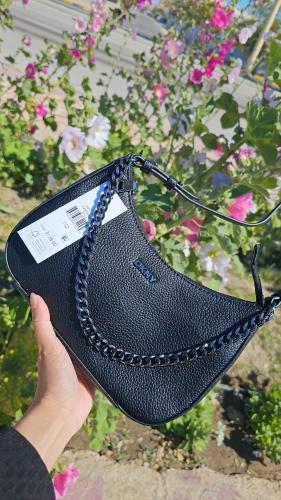 شنطة كتف ماركة DKNY
