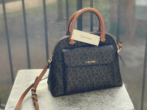 شنطة ماركة كالفن كلاين