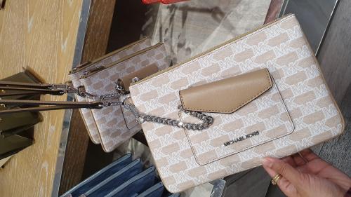 باوتش ماركة مايكل كورس