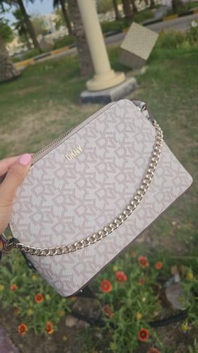 شنطة ماركة DKNY