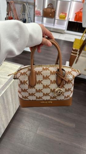 شنطة ماركة مايكل كورس