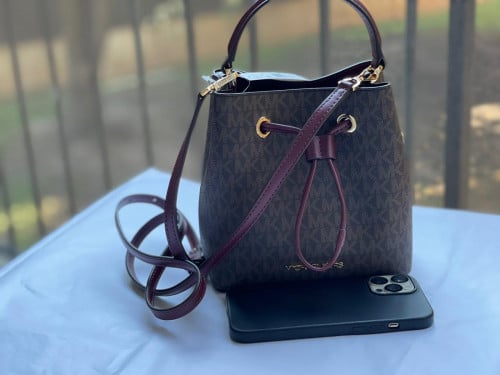 شنطة ماركة مايكل كورس