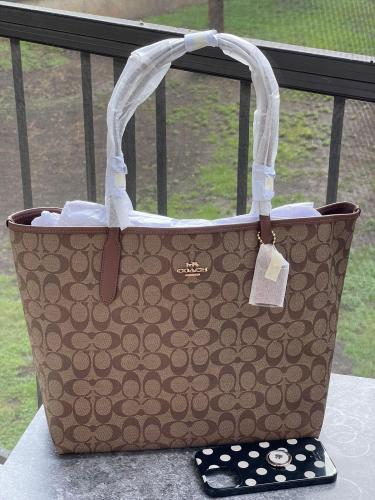 شنطة ماركة كوتش tote bag