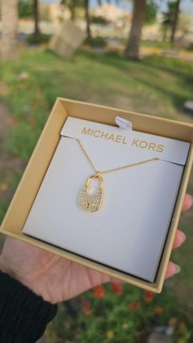 سلسال ماركة مايكل كورس