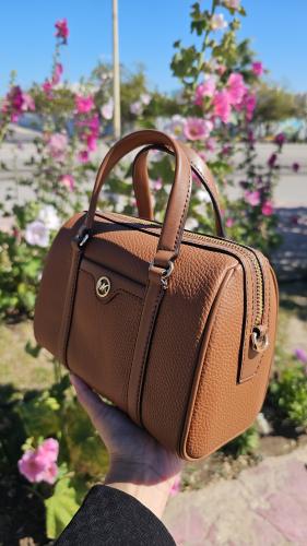 شنطة ماركة مايكل كورس