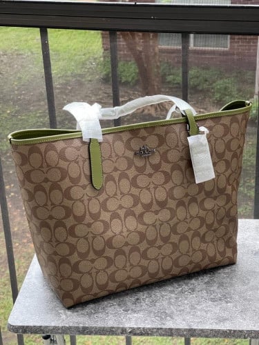 شنطة كبيرة ماركة كوتش tote bag