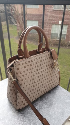 شنطة ماركة DKNY