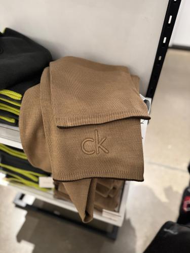 شال رجالي ماركة كالفن كلاين