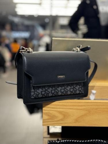 شنطة ماركة DKNY