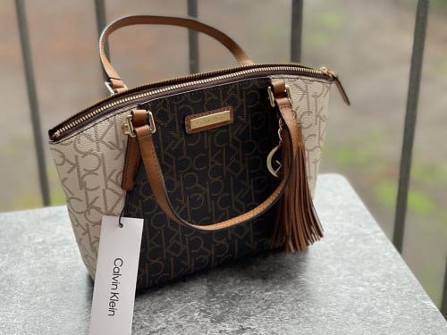 شنطة ماركة كالفن كلاين