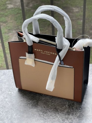 شنطة ماركة مارك جيكوبس