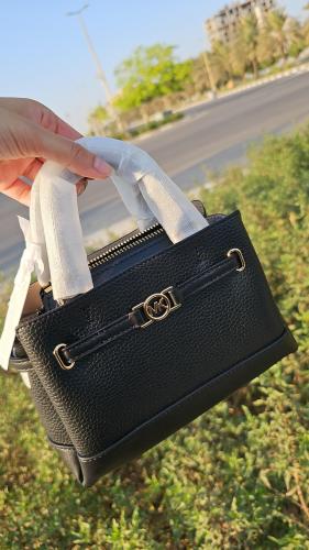 شنطة صغيرة ماركة مايكل كورس