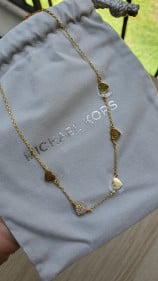 سلسال ناعم ماركة مايكل كورس