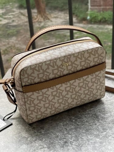 شنطة ماركة DKNY