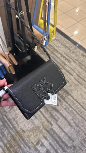 شنطة ماركة DKNY