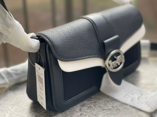 شنطة ماركة كوتش