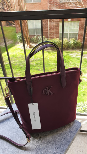 شنطة ماركة كالفن كلاين