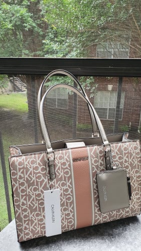 شنطة ماركة كالفن كلاين