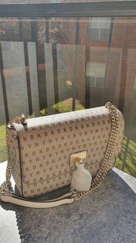 شنطة ماركة DKNY