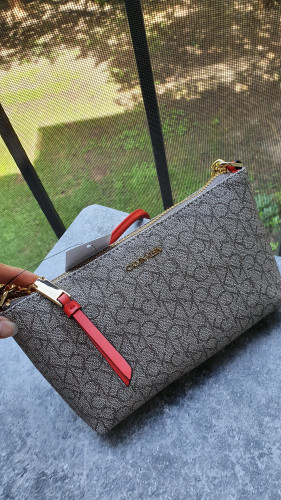 شنطة ماركة كالفن كلاين