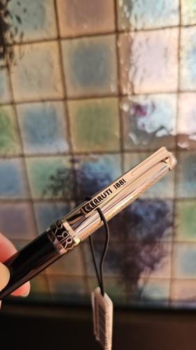 قلم ماركة شيروتي