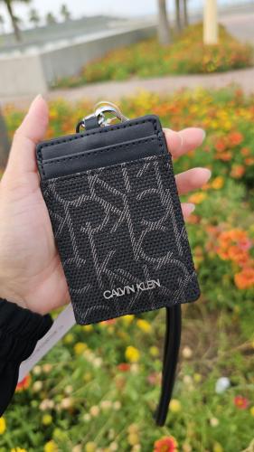 حامل هوية ماركة كالفن كلاين