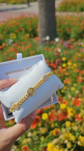 إسوارة ماركة مايكل كورس