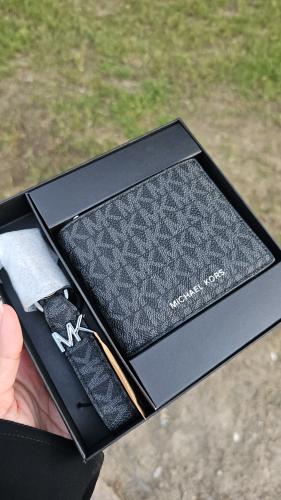 طقم محفظة وميدالية رجالي مايكل كورس