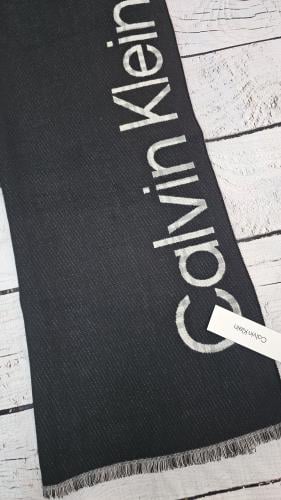 شال عريض ماركة كالفن كلاين