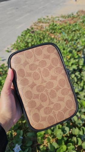 شنطة رجالية ماركة كوتش