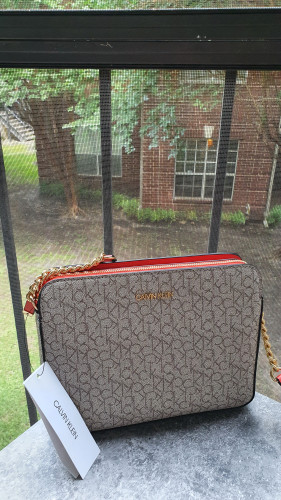 شنطة ماركة كالفن كلاين